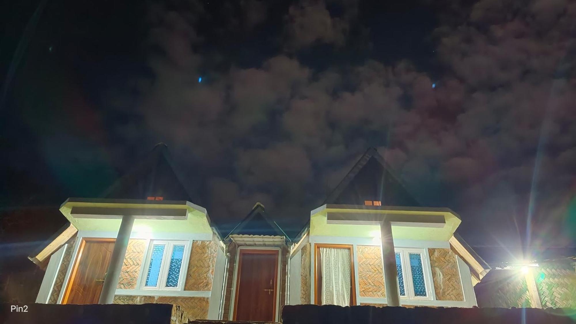I Basa Homestay Sohrarim Exteriér fotografie